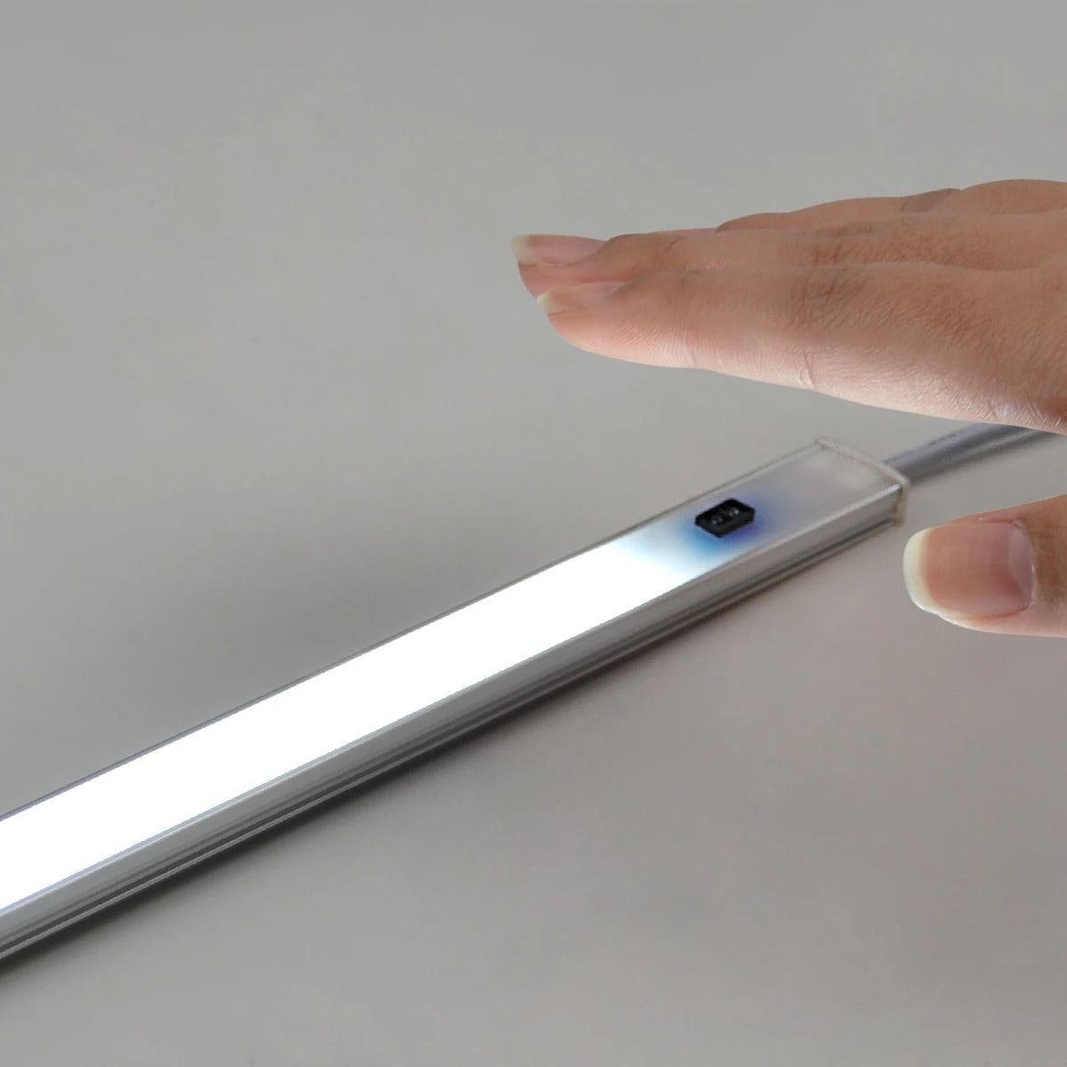 SmartGlow™ – Touch-Free LED Belysning